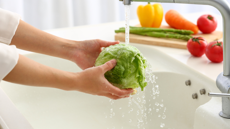 Cần rửa kỹ xà lách trước khi sử dụng