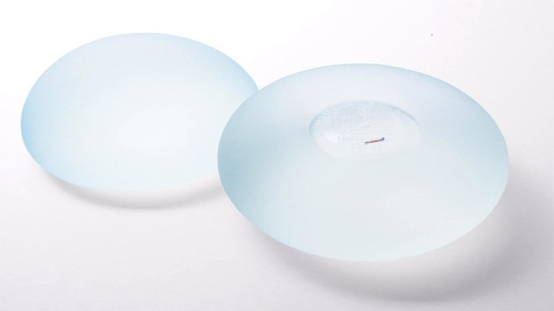 Phân biệt sự khác nhau giữa nâng ngực nano chip và không chip 1