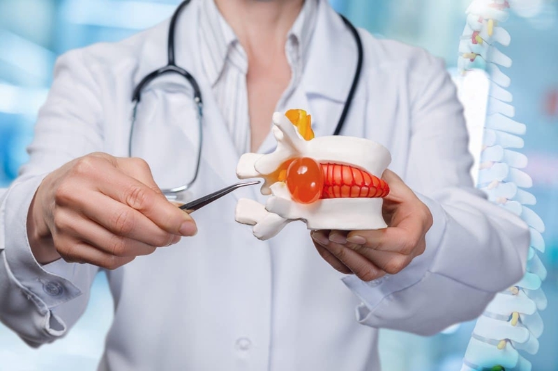 Phân biệt thoát vị đĩa đệm và thoái hóa cột sống bằng cách nào? 1