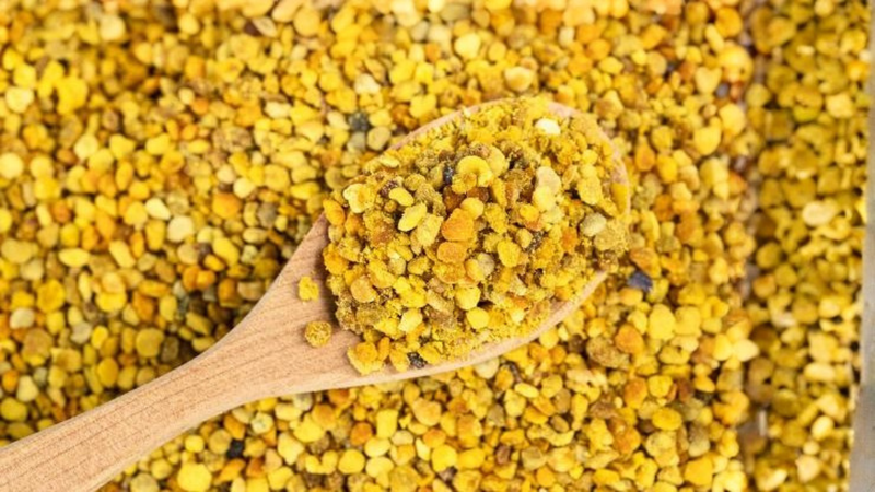 Nên ưu tiên phấn hoa có nguồn gốc rõ ràng, không bị ẩm mốc hay biến chất