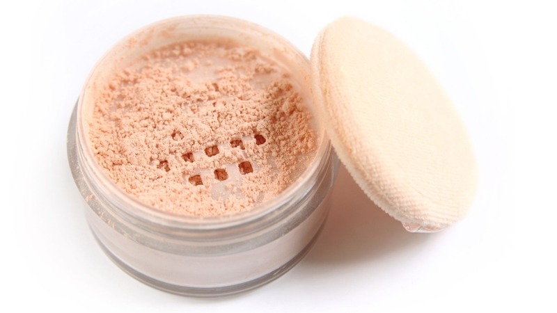 Đậy kín nắp và bảo quản phấn phủ kiềm dầu ở nơi khô thoáng, tránh nhiệt và ẩm