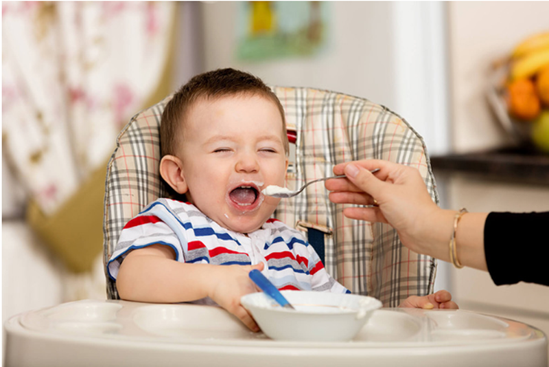 Cách xử lý cho cha mẹ khi phân trẻ sơ sinh có mùi chua 7