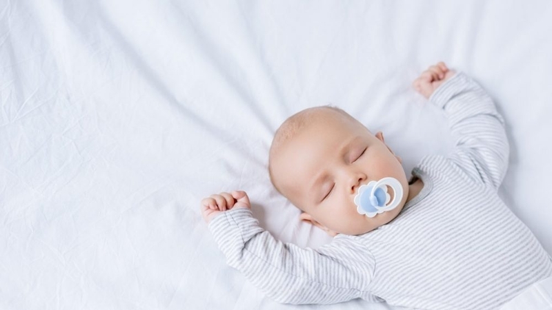 phan-xa-giat-minh-o-tre-so-sinh-co-dang-lo-ngai-hay-khong 3