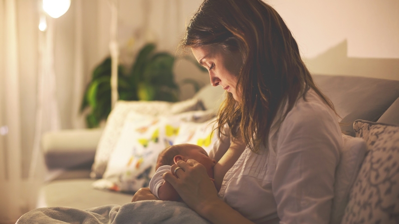 phan-xa-giat-minh-o-tre-so-sinh-co-dang-lo-ngai-hay-khong 4