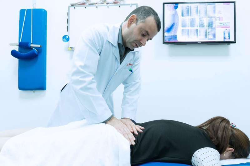 Phẫu thuật lấy nhân đệm điều trị thoát vị đĩa đệm và những điều cần biết 1