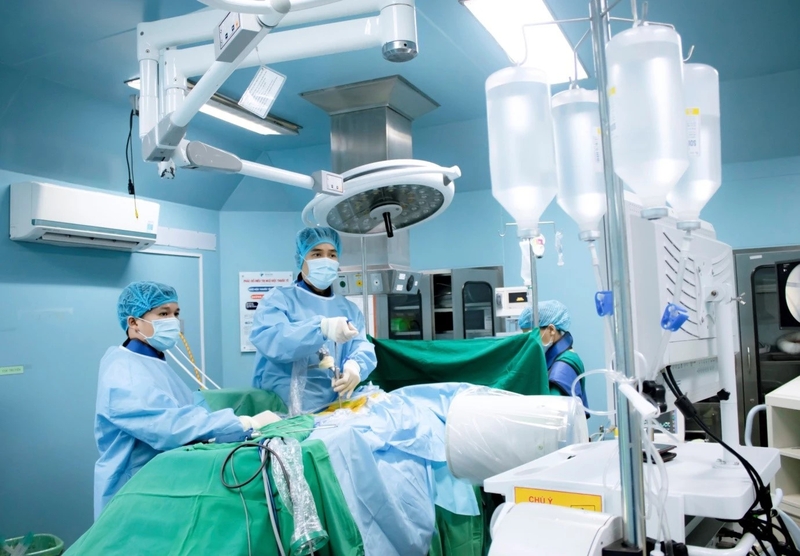 Phẫu thuật lấy nhân đệm điều trị thoát vị đĩa đệm và những điều cần biết 2