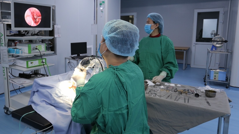 phau-thuat-noi-soi-va-nhi-la-gi-phuong-phap-phau-thuat-nay-co-gay-ra-bien-chung-gi-khong 3