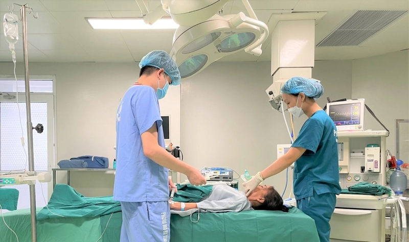 phau-thuat-that-dong-mach-tu-cung-trong-san-khoa 2.jpg