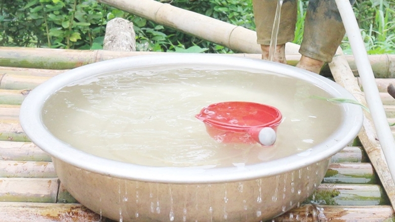 Phèn được sử dụng để làm sạch nước giếng hoặc nước sông