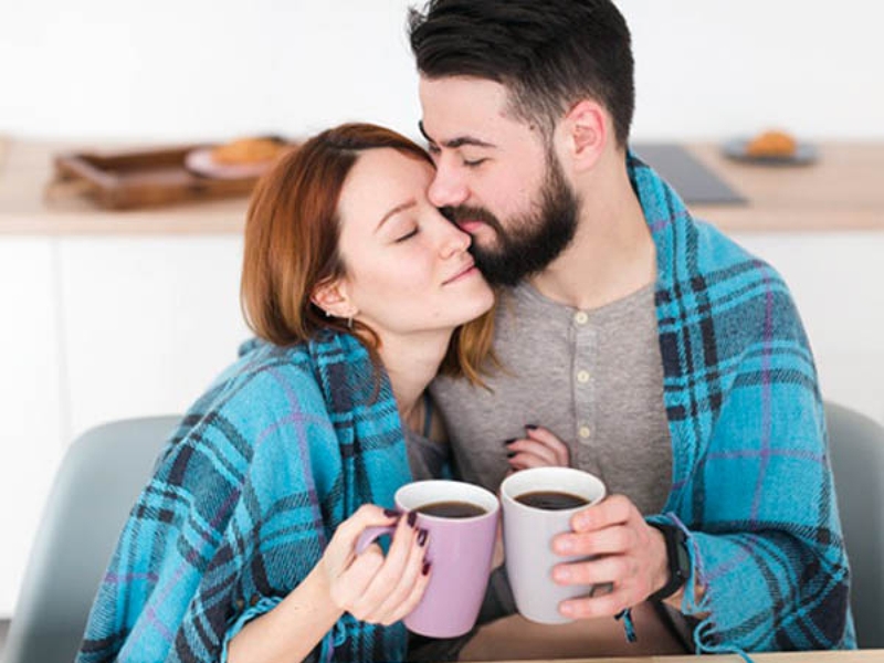 phụ nữ quan hệ tình dục thường xuyên có kinh nguyệt đều đặn