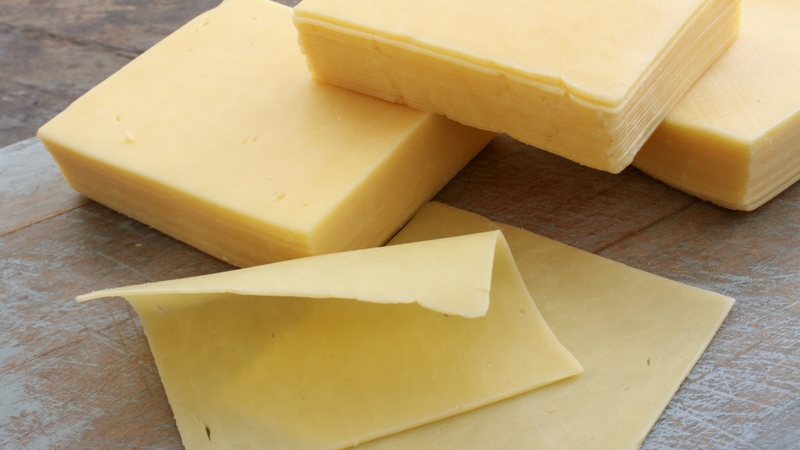 Phô mai tách muối vẫn duy trì hàm lượng canxi cao tương đương với phô mai thông thường