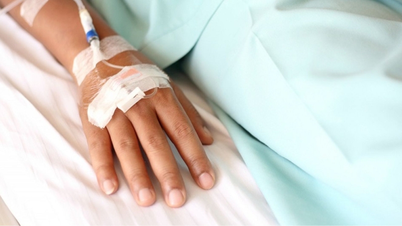 Truyền nước ở phụ nữ cho con bú không ảnh hưởng đến sức khỏe của bé