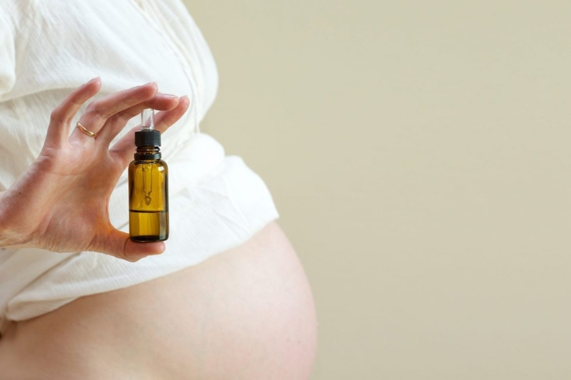 Phụ nữ mang thai xông tinh dầu được không? Xông tinh dầu sả có tốt cho bà bầu không?