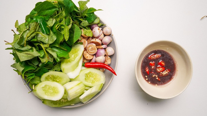 Phụ nữ sau khi sinh ăn mắm tôm được không? Sau sinh nên ăn uống như thế nào để đảm bảo dinh dưỡng cho mẹ và bé? 2