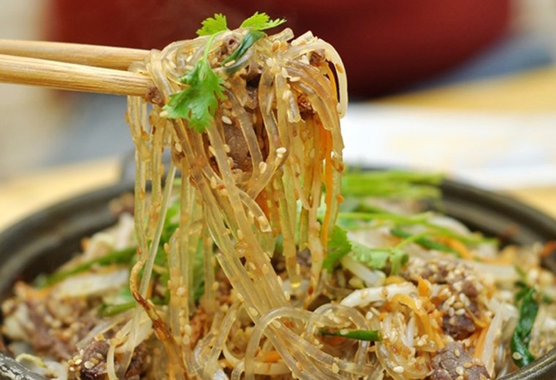 Phụ nữ sau sinh ăn miến được không? Ăn miến như thế nào là tốt nhất cho mẹ và bé? 2