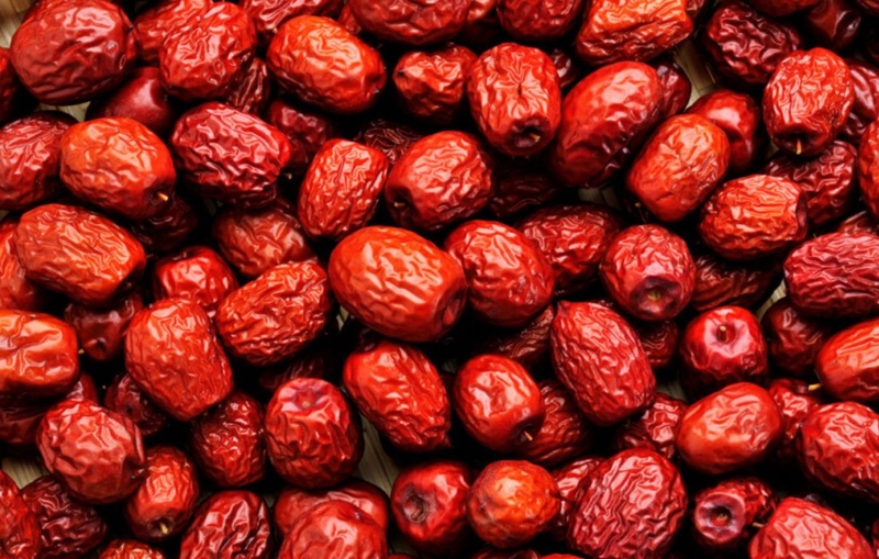 Phụ nữ sau sinh ăn táo tàu khô được không? Những lợi ích tuyệt vời của táo tàu với sức khỏe