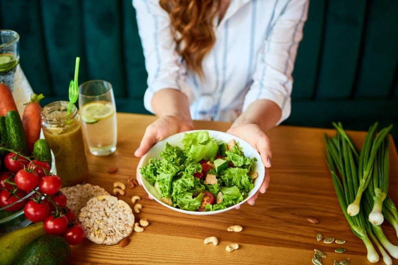 Phụ nữ tiền mãn kinh nên ăn gì để ổn định sức khỏe? 2