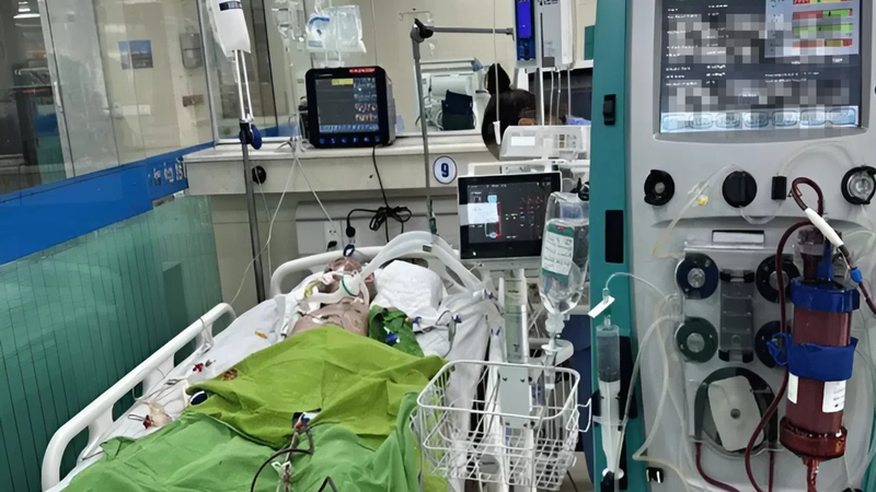 Sau phẫu thuật, bệnh nhân tiếp tục được theo dõi và điều trị tích cực