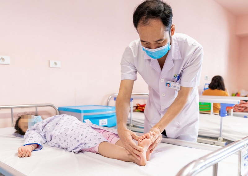 phuc-hoi-chuc-nang-trat-khop-hang-bam-sinh