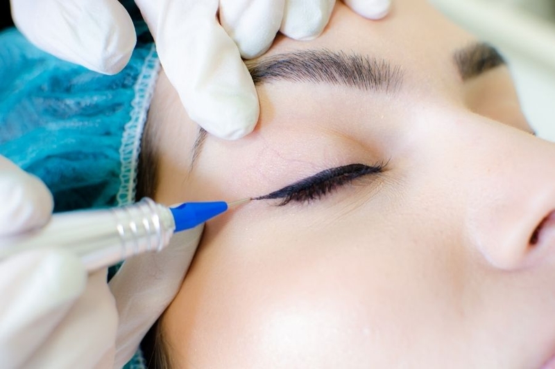 Phun mí mắt để có được đôi mắt tự to sắc xảo hơn