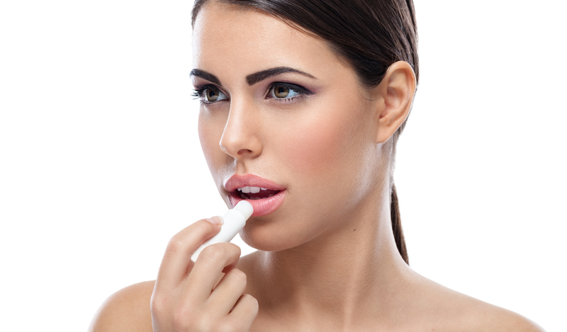 Dưỡng ẩm và bổ sung vitamin, dưỡng chất cho đôi môi