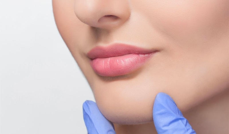 Phun môi collagen và phun môi tế bào gốc nên thực hiện kỹ thuật nào? 2