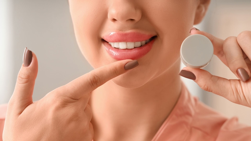 Son dưỡng có màu có thể làm môi sau phun lên màu không đều do mực chưa ổn định