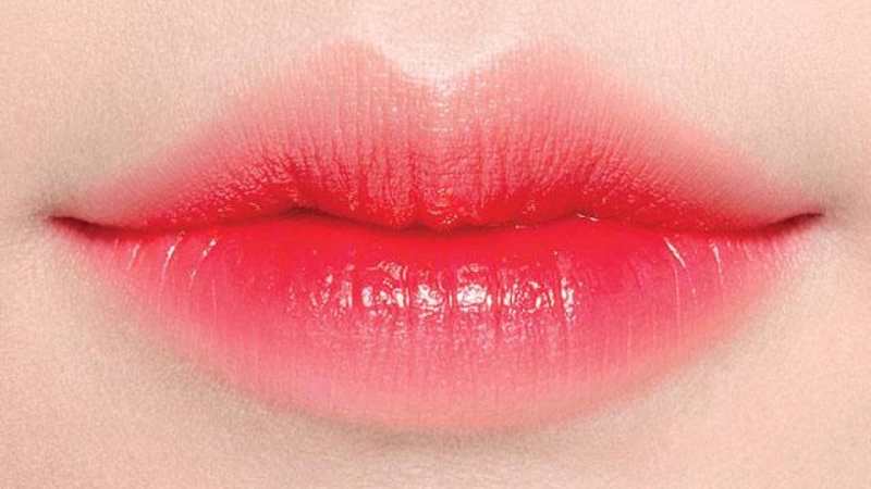 Phun môi xí muội là gì? Có nên dùng phương pháp phun môi xí muội không? 1