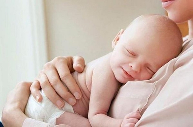 Phương pháp da kề da hạ sốt có hiệu quả không? Cách xử lý khi trẻ bị rối loạn thân nhiệt 1