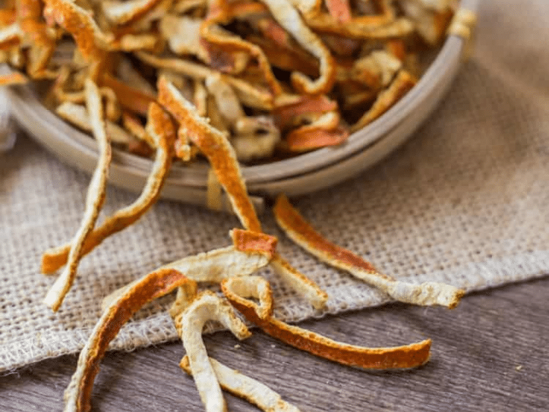 Phương pháp đuổi muỗi bằng vỏ bưởi thiên nhiên 2