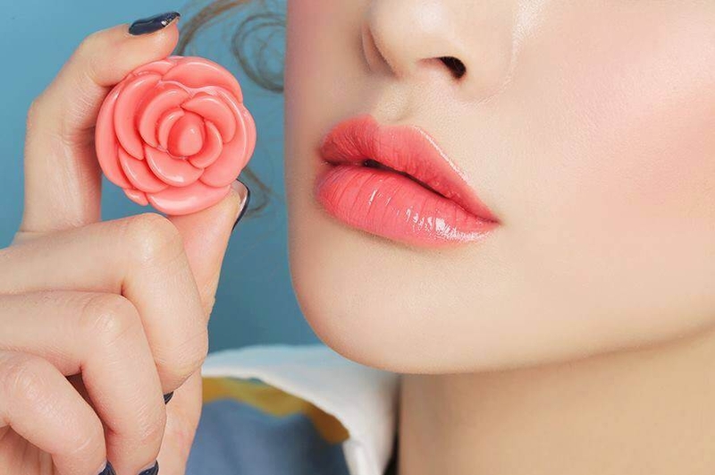 Thận trọng tránh các tác dụng ngoại ý khi phun môi phủ bóng collagen 3