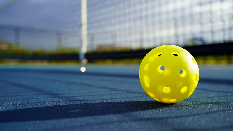 Sân chơi pickleball có kích thước nhỏ gọn hơn so với sân tennis