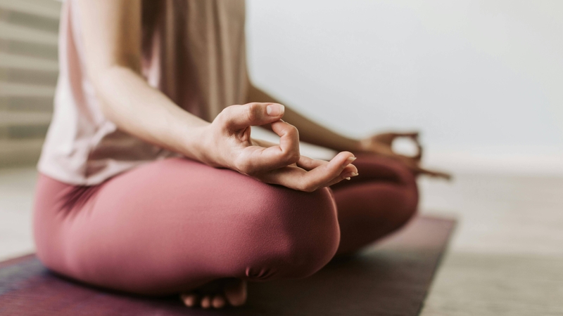 Người bệnh có thể thiền và hít thở sâu giúp ổn định hệ thần kinh