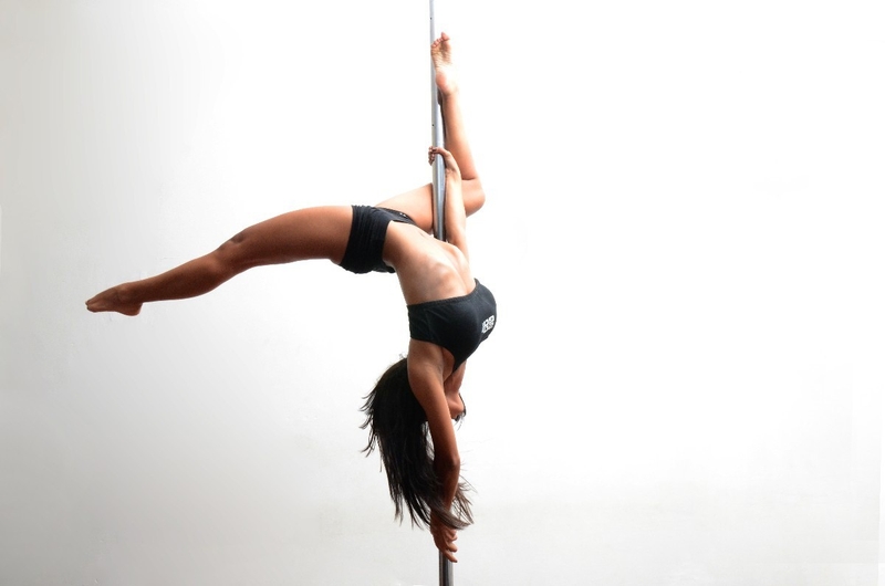 Pole dance là gì? Những lợi ích tuyệt vời mà múa cột mang lại 1