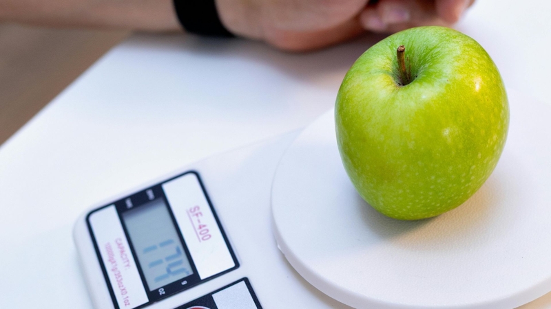 Khi chuyển từ pound sang kilogram, chỉ cần lấy số pound nhân với 0,45