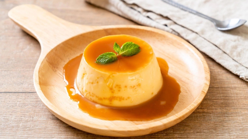 Pudding ngọt đây là loại pudding quen thuộc nhất với giới trẻ Việt Nam hiện nay, đặc biệt là trong các ly trà sữa, hồng trà