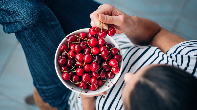 Không chỉ hấp dẫn về màu sắc và hương vị, quả anh đào còn có giá trị dinh dưỡng đáng chú ý