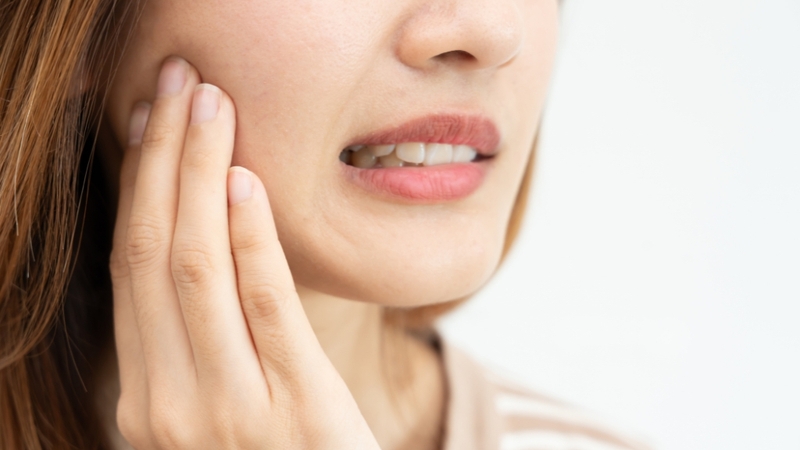 Chết tủy gây áp xe, nhiễm trùng lan rộng và tiềm ẩn biến chứng nghiêm trọng