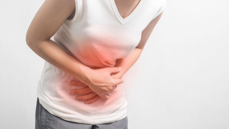 Giãn quai ruột có thể liên quan đến tắc ruột hoặc liệt ruột