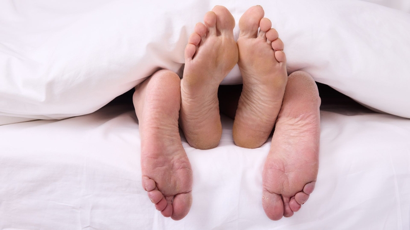 Quan hệ 1 tiếng mới ra có sao không? Nguyên nhân, ảnh hưởng và cách khắc phục 1