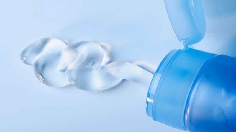 Quan hệ lần đầu nên dùng gel bôi trơn gốc nước