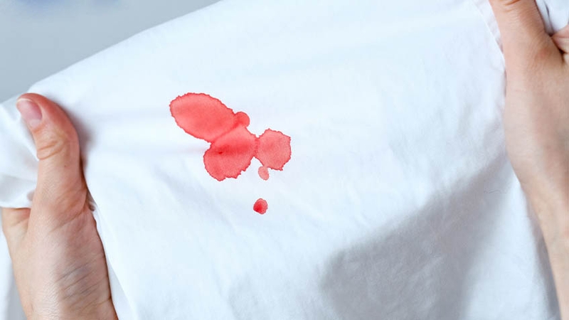 Quan hệ lần đầu ra máu có sao không​? Các triệu chứng thường gặp khi quan hệ lần đầu 2