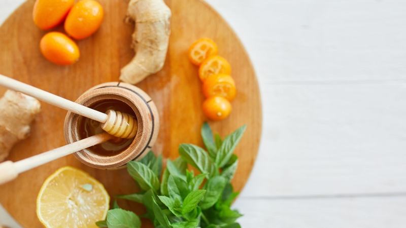 Quất hồng bì có công dụng hoạt huyết, giảm đau nhức xương khớp, kích thích tiêu hóa và tăng cảm giác ngon miệng