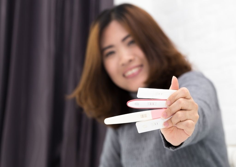 Que thử rụng trứng 1 vạch đậm 1 vạch mờ nói lên điều gì về thời kỳ rụng trứng của phụ nữ? 1