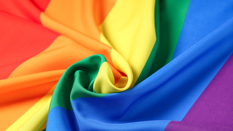 Queer cho phép cá nhân tự nhận diện, không cần gắn mình với một nhãn cụ thể