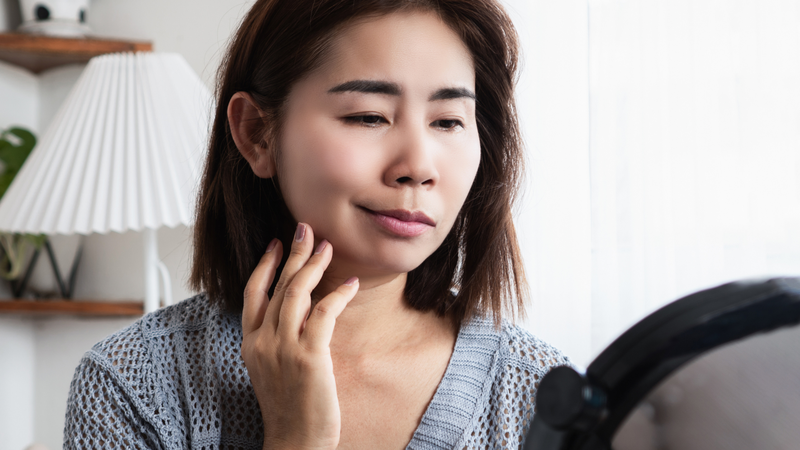 F của BE FAST - méo mặt một bên