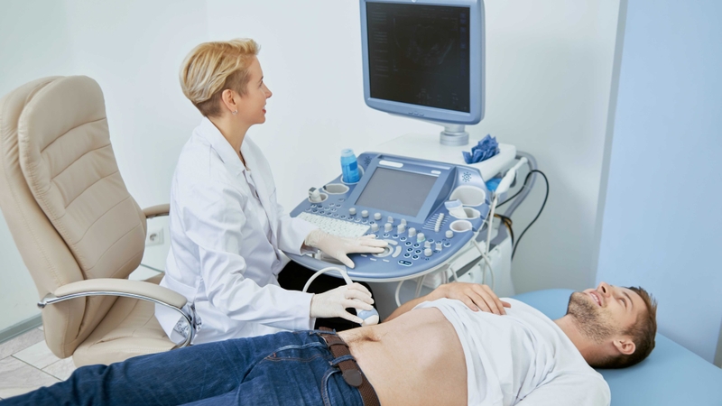 Siêu âm ổ bụng giúp xác định vị trí dịch màng bụng trước khi chọc hút
