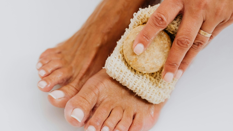 Tắm rửa thường xuyên giúp loại bỏ vi khuẩn và bụi bẩn tích tụ trên da