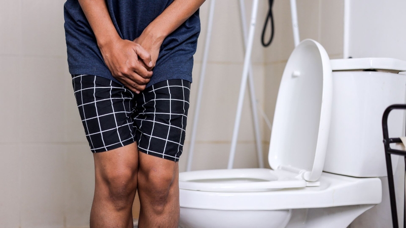 Trong một số trường hợp, bác sĩ có thể khâu vết rách hoặc điều trị nguyên nhân nền