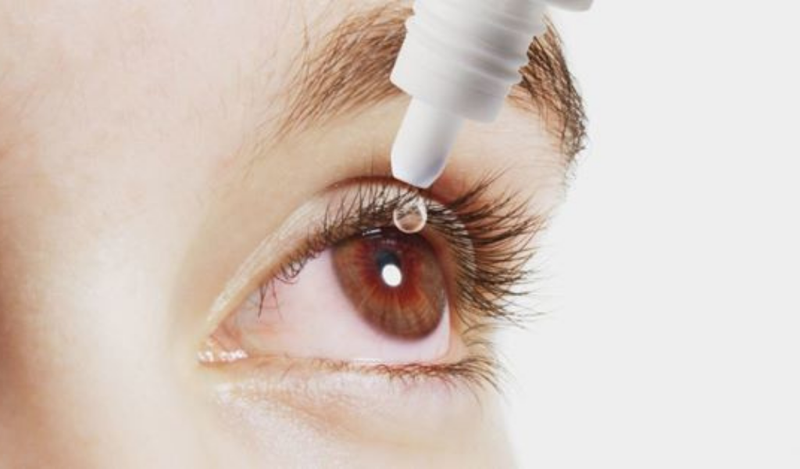 nhỏ thuốc có hồi phục rách giác mạc không